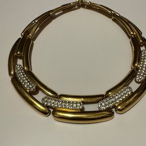 Vintage choker, beautiful like new.